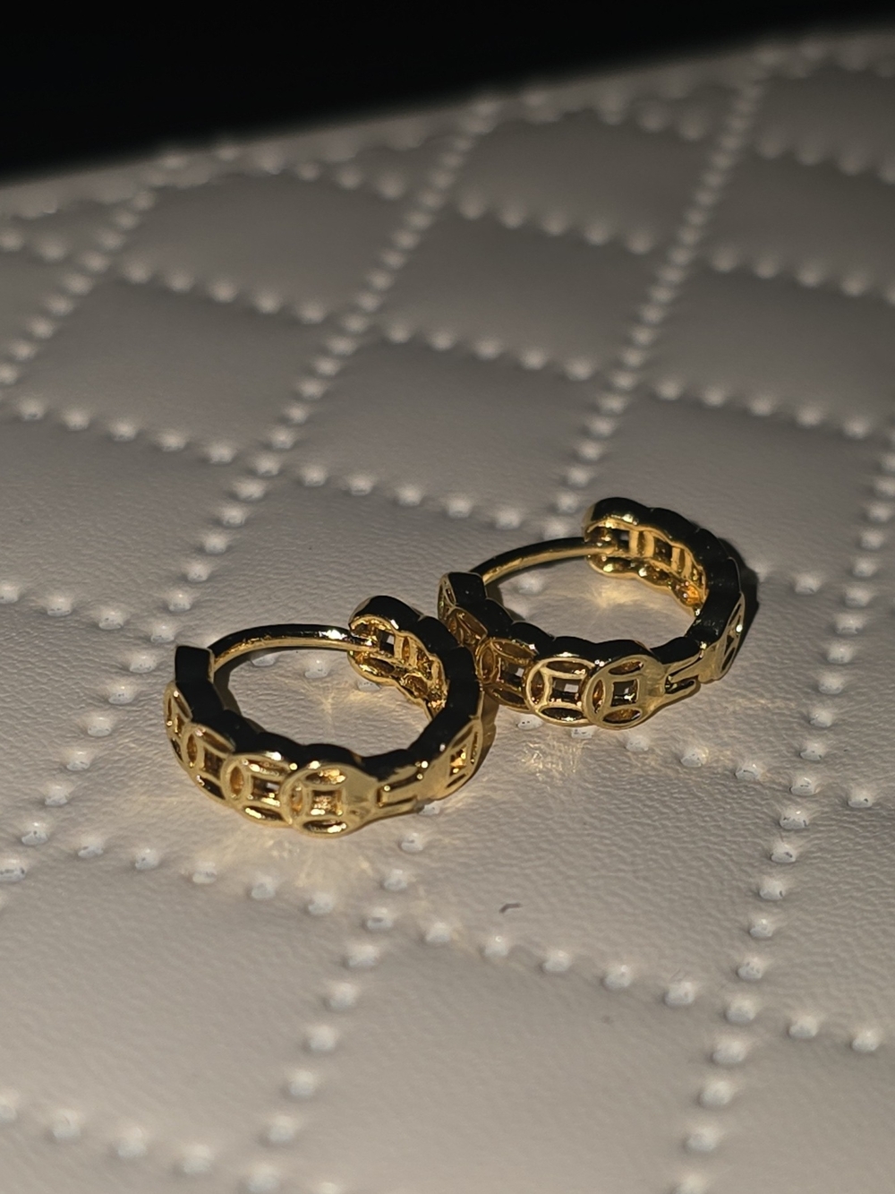 NWOT 18K Gold Plated Stainless Steel Chinese Coin Huggie Hoop Earrings - Picture 1 of 10